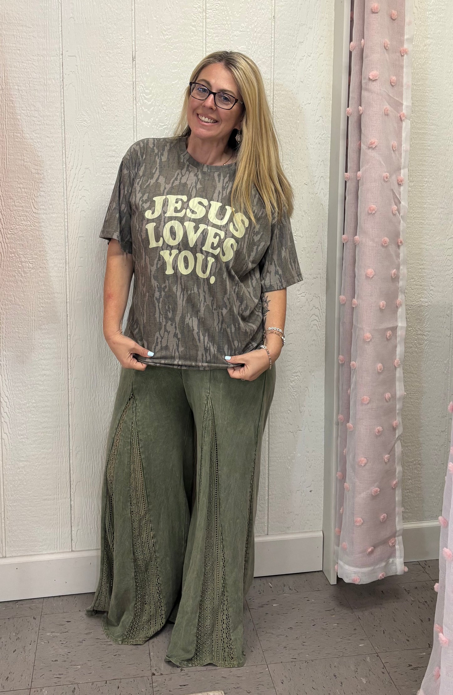JESUS LOVES YOU - Mossy Oak