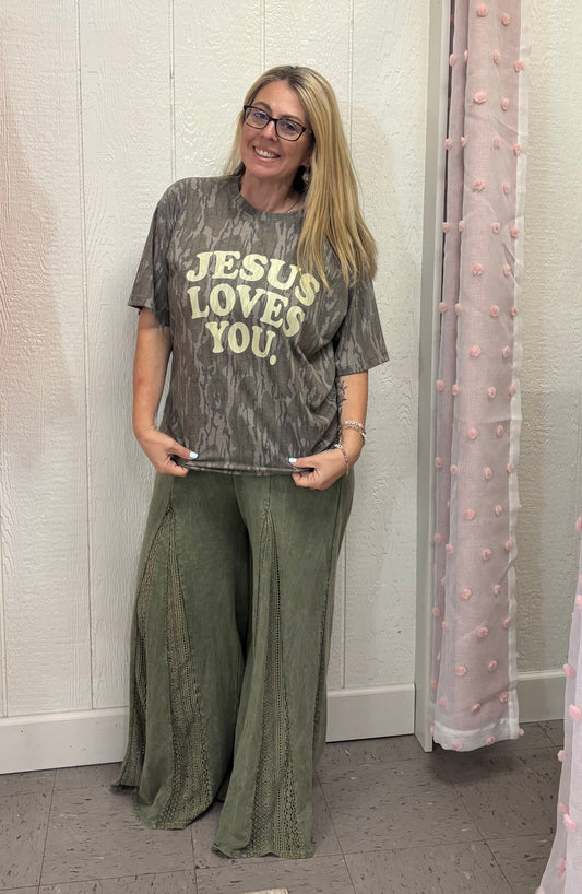 JESUS LOVES YOU - Mossy Oak