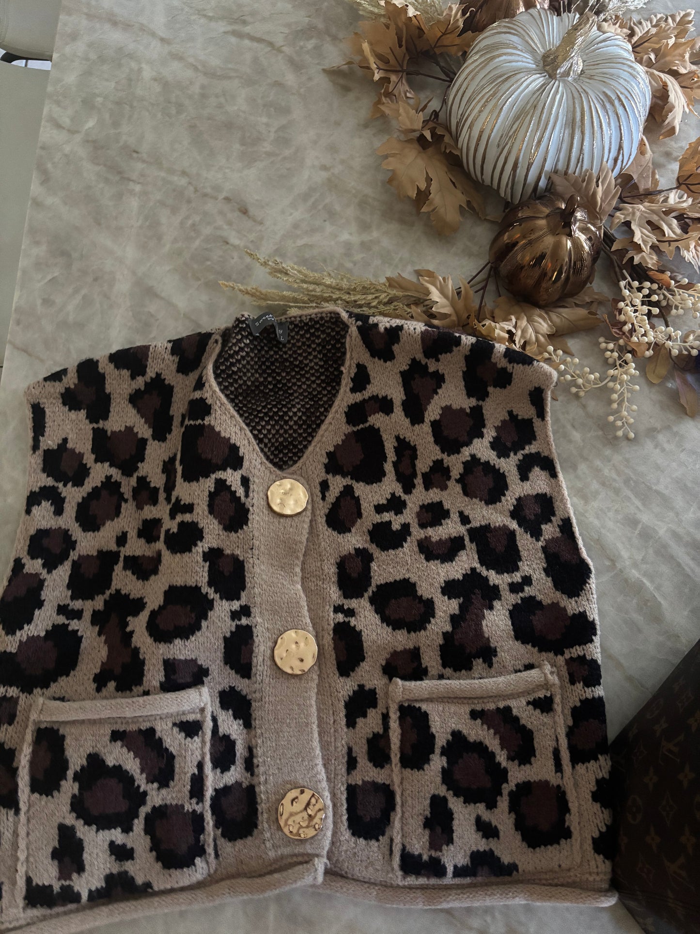 LEOPARD PRINT KNIT BUTTON-UP SWEATER TOP
