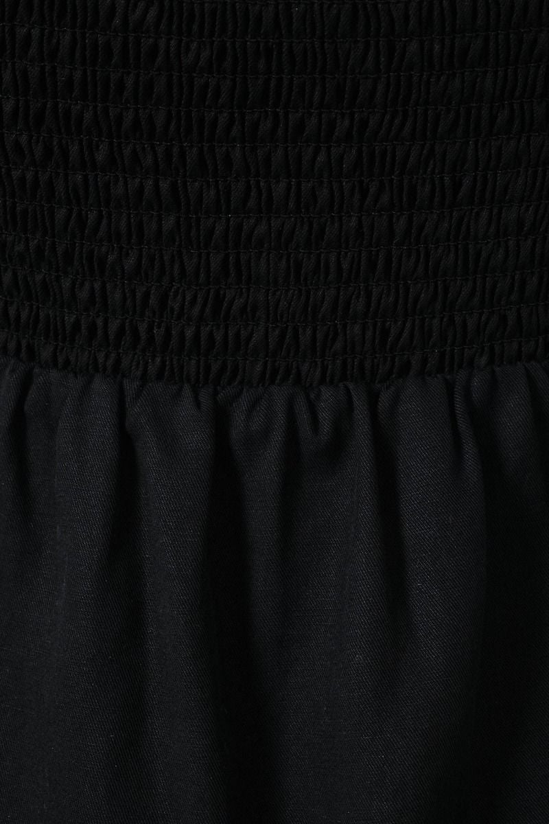 STRAPLESS SMOCKED TOP